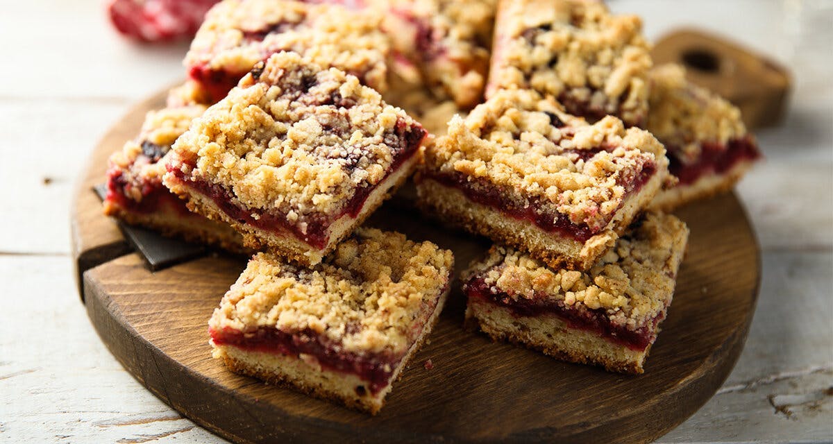 Autumnal Plum & Ginger Crumble Bars are the delicious adult treat you need this September!