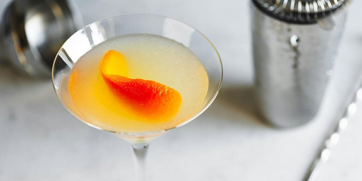This apricot, citrus and honey gin cocktail is a springtime delight!