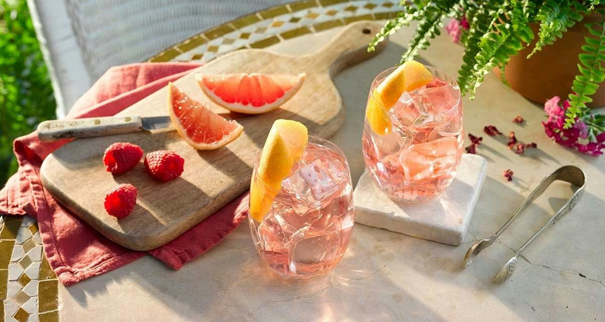 Try a summery upgrade on the classic Negroni with this pink, floral and fruity recipe!
