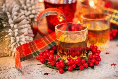 homemade+christmas+spiced+gin+liqueur.jpg