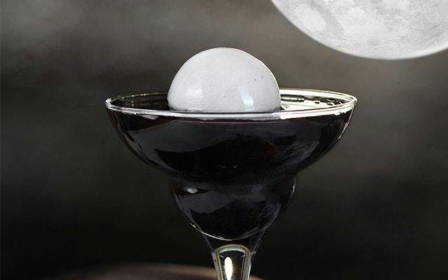 Black Halloween cocktail recipe