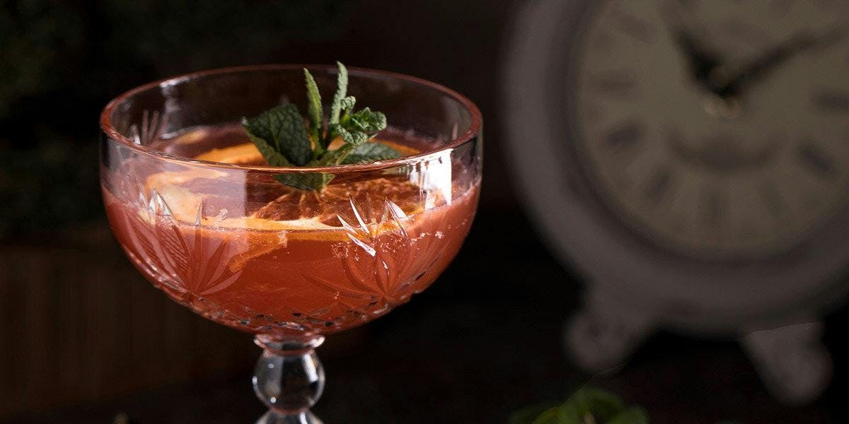 This ginny Christmas tipple is a cranberry and clementine twist on the classic Gimlet!