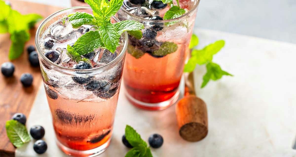 This berry-tastic American Collins will complete any summer evening!