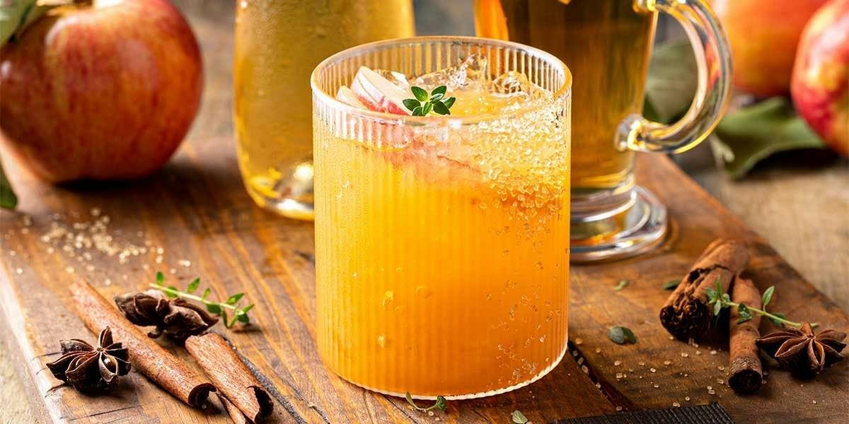 Cider, gin and lavender come together with honey in this yummy cocktail recipe! 