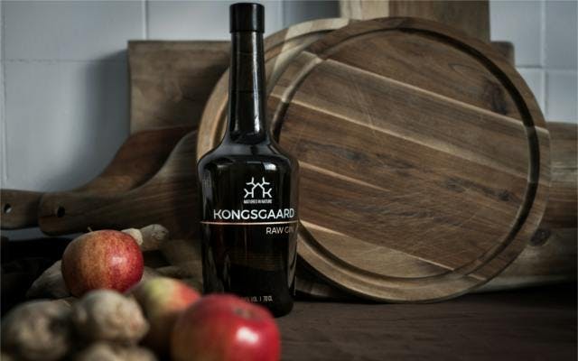 Kongsgaard Gin with apples and chopping board