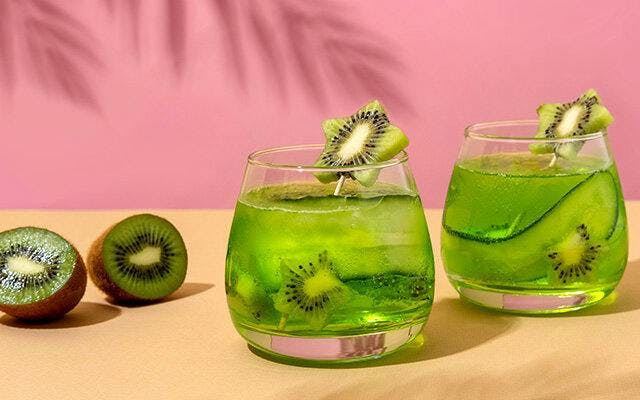 The gorgeous summer cocktail garnishes you need to try!