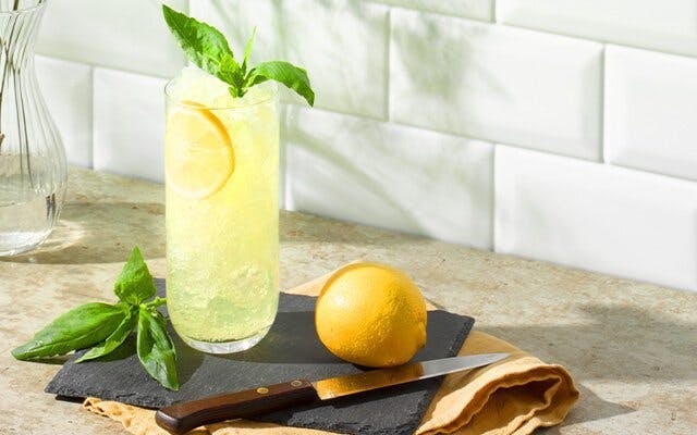 Lemon cocktail with gin fizz