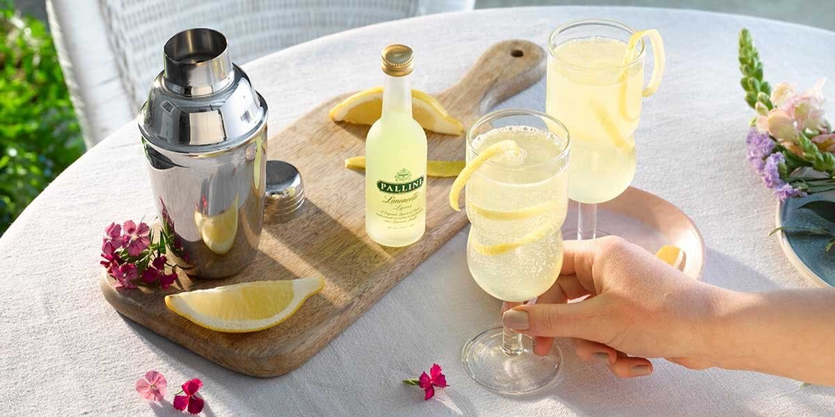 Gin, limoncello and prosecco are the stars of this delicious sparkling cocktail!