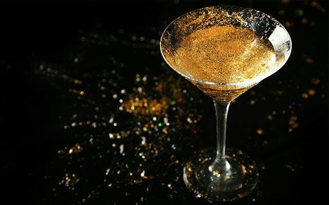 All that glitters: 5 ways you can use edible gold to create sparkling cocktails!