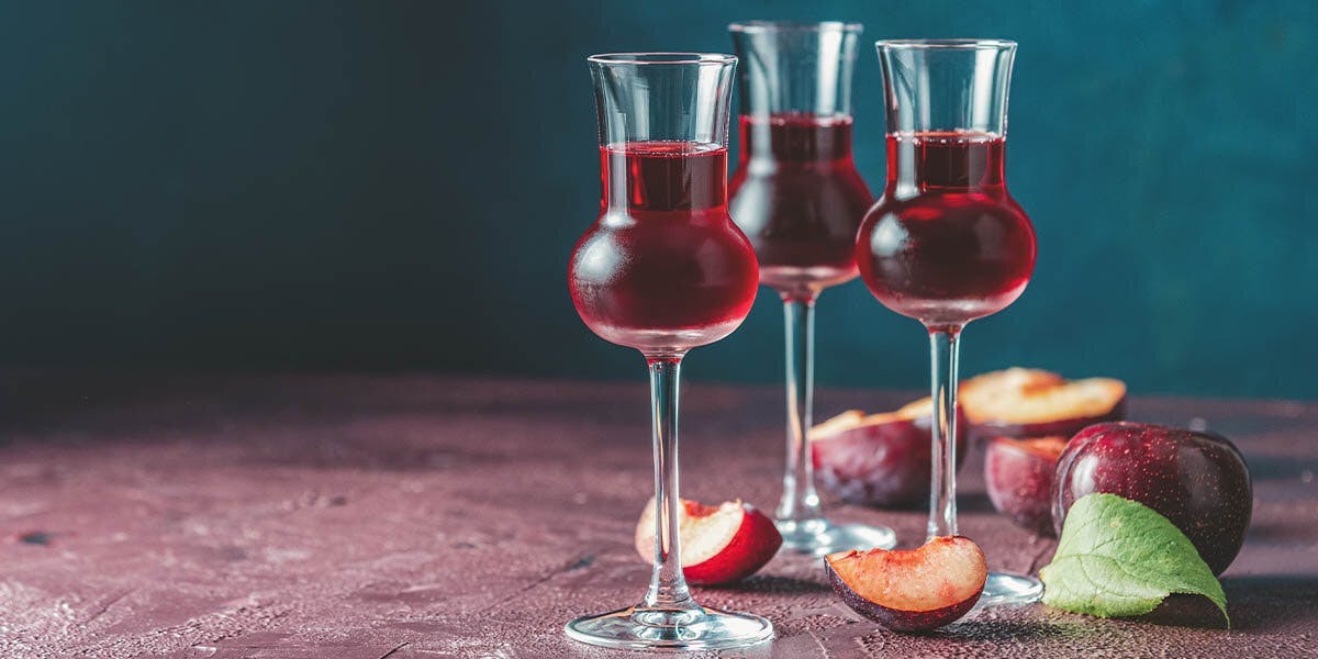 Homemade SPICED PLUM GIN is the perfect tipple to get ready for autumn! 