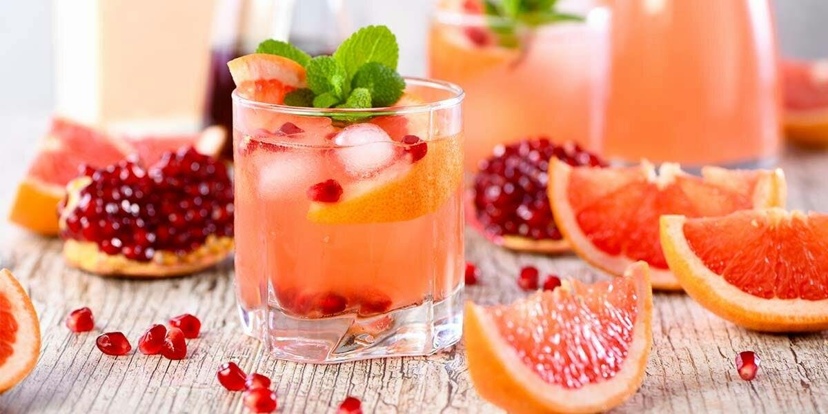 This pink grapefruit & pomegranate gin cocktail looks and tastes gorgeous (but is super easy to make)