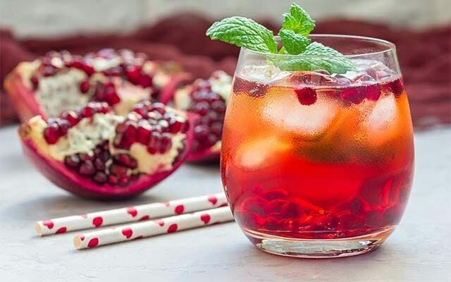 pomegranate-negroni-cocktail.jpg