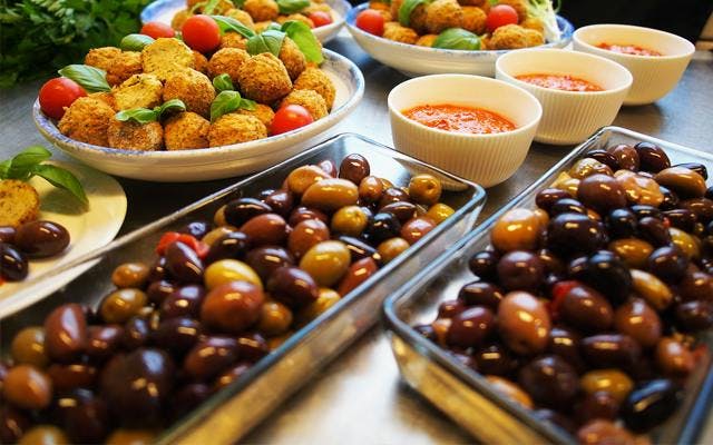 Gin marinated Olives Antipasto Recipe 640x400.png