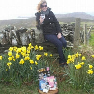 Ginstagram runner up in march with gin and tonic in fields with daffodils