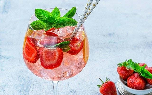 The perfect strawberry gin and tonic recipe