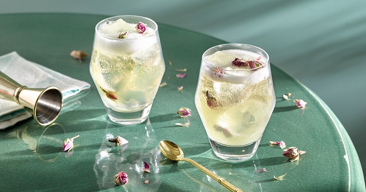 An Elderflower Gin Fizz is the spring cocktail you need to try!