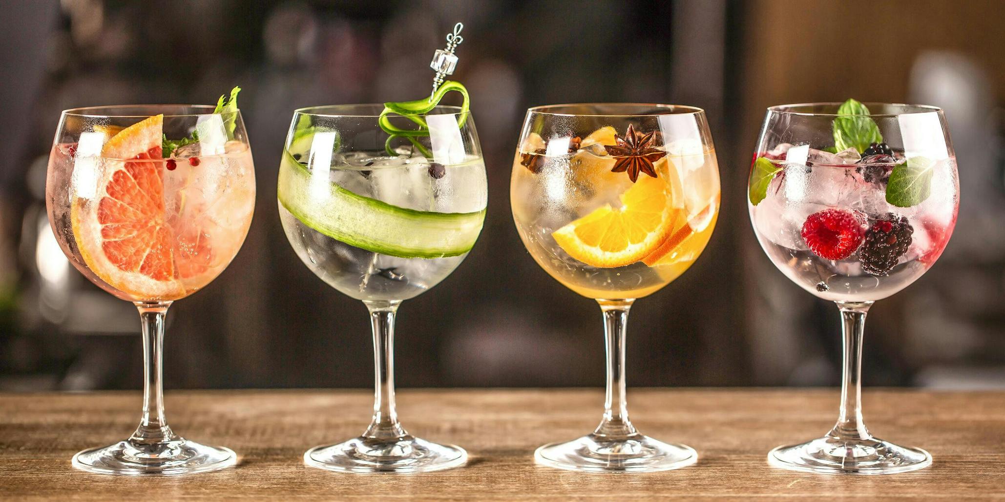 The ultimate gin garnish guide! Find the perfect garnish to pair with every kind of gin