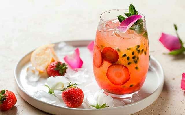 Strawberry & Passionfruit Gin Crush.jpg