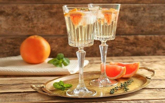 White Wine Spritz cocktail recipe with gin