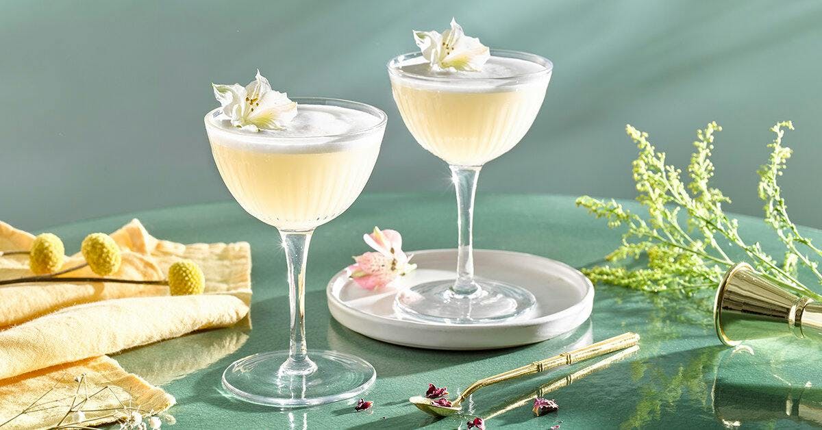 3 delightful (and simple) elderflower gin cocktails to try at home this spring!