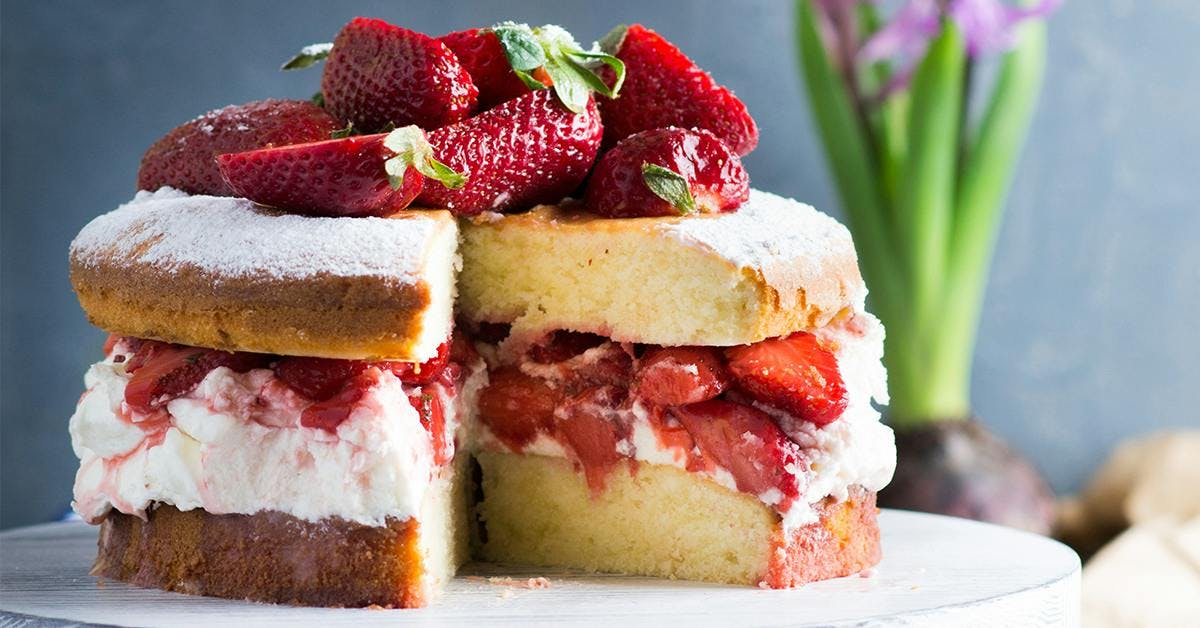 This Strawberry, Gin and Elderflower Victoria Sponge Cake recipe is perfect for summer!