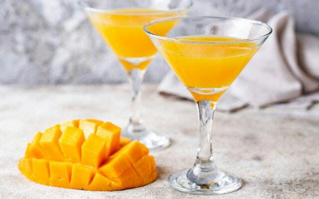 sparkling mango+martini+gin