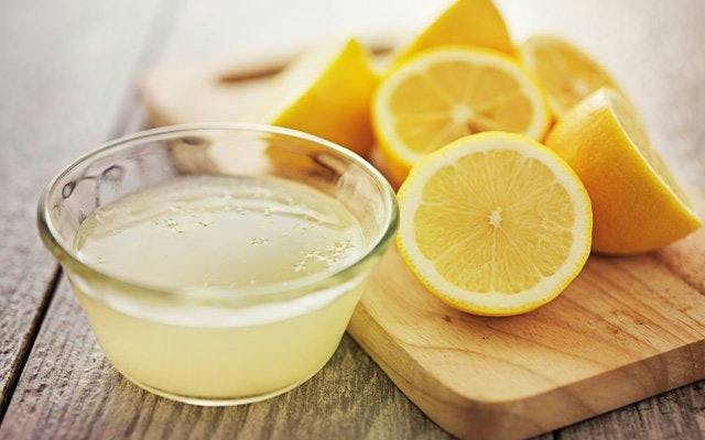 Lemon juice Bramble cocktail ingredient