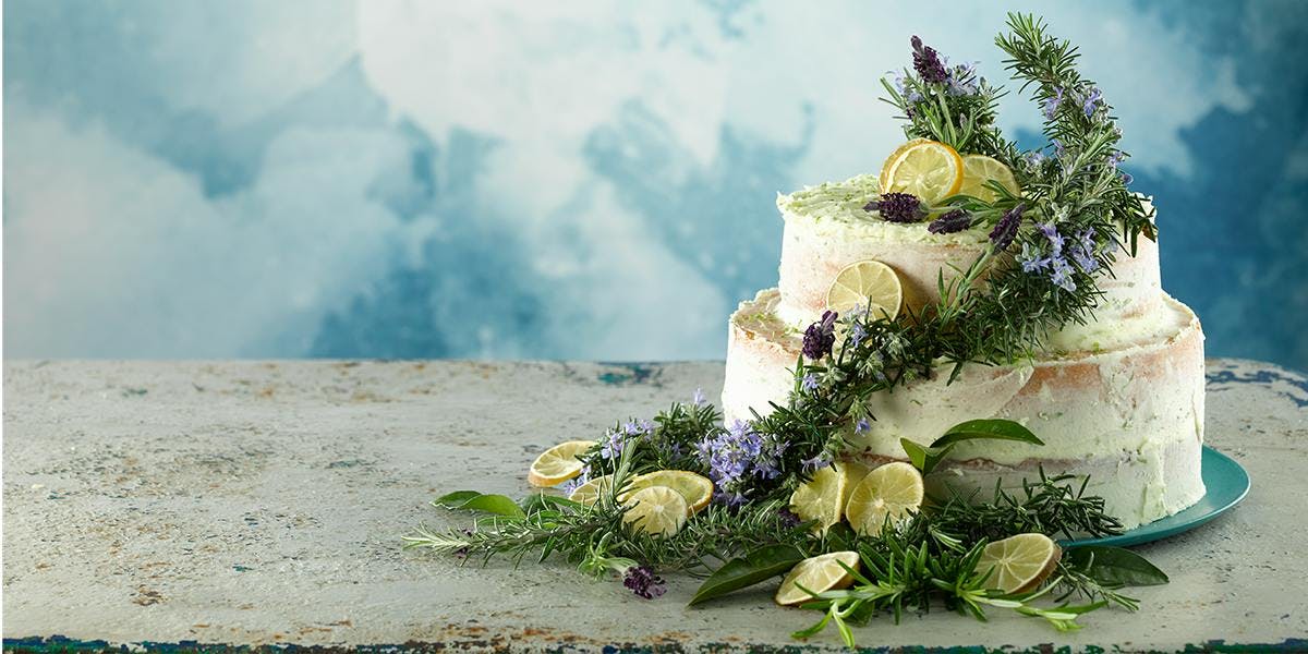 This gin and lemon curd wedding cake is a must-have for couples that love gin! 