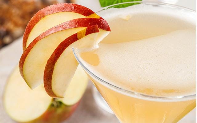 apple-calvados-gin-cocktail-martini-glass.png