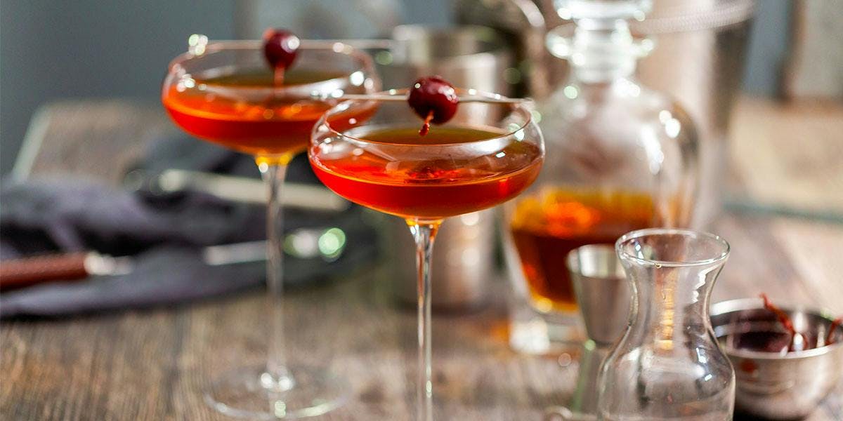Apricot brandy is the secret ingredient in this warming gin cocktail!