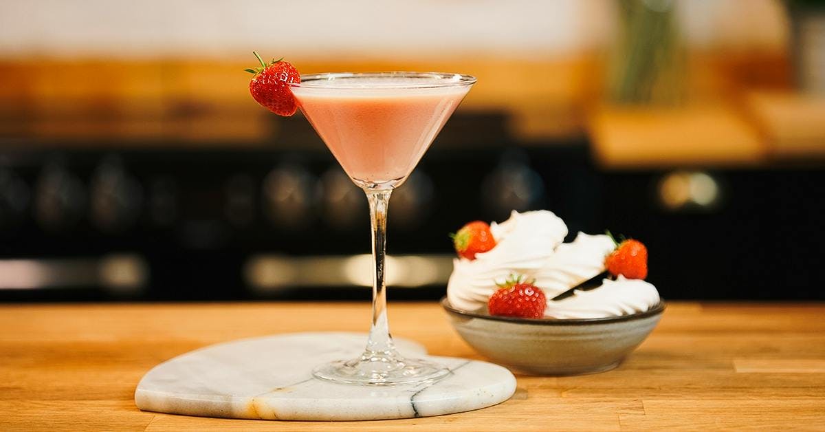 This Eton Mess cocktail is what dreams are made of! 