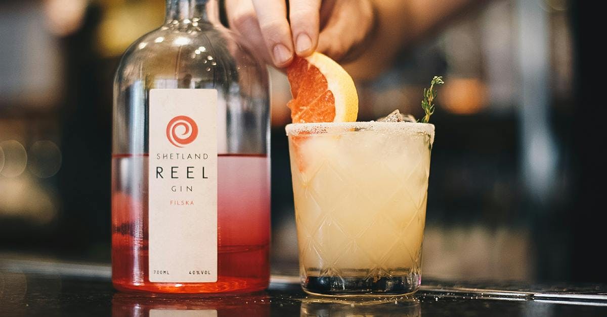 Add some zing to your evening with this gorgeous combination of grapefruit, salt and gin!