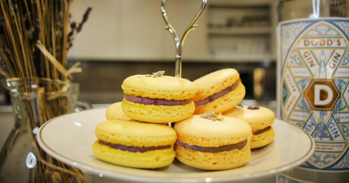 These GIN-spired macarons are all you need on National Macaron Day! 