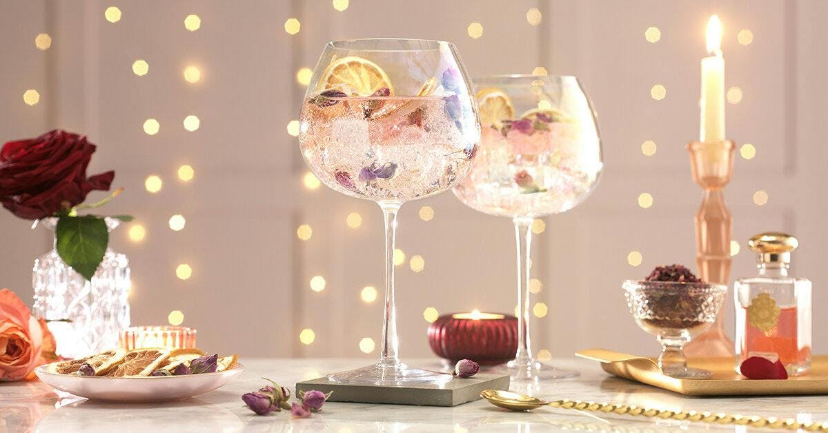 Pink grapefruit, blood orange and rose: it's our perfect gin and tonic to celebrate Valentine's Day!
