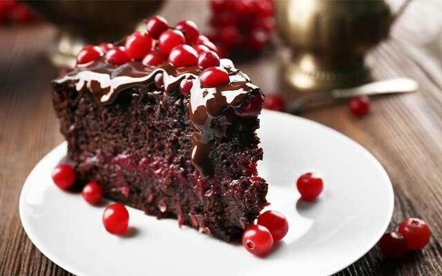 Chocolate-cranberry-gin-cake.jpg