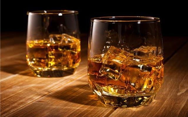irish whiskey in tumblers over ice