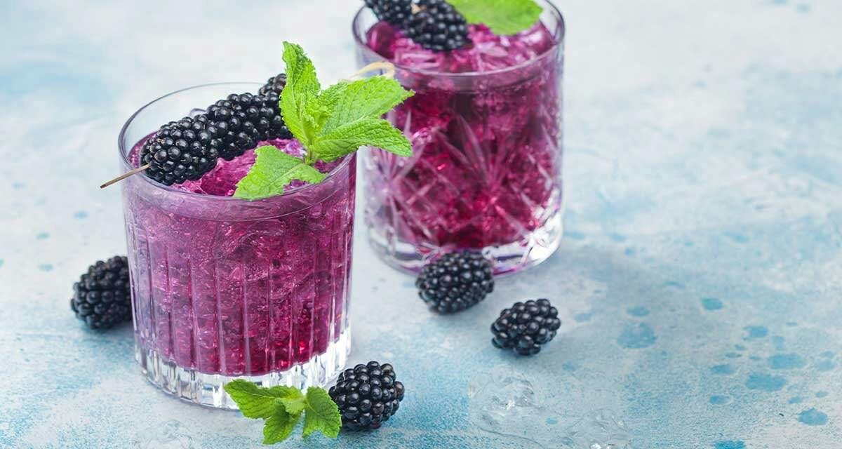 This dreamy Mint Julep Bramble recipe is two of your favourite cocktails combined!